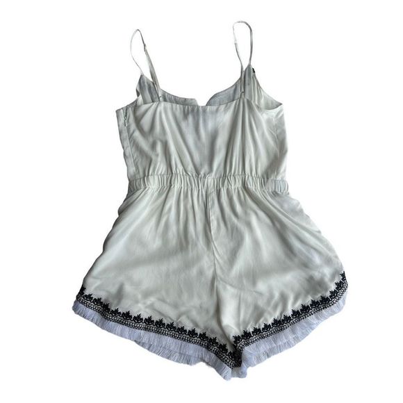 Guess Women's White Embroidered Boho Tassel Romper Size Medium - Picture 3 of 11